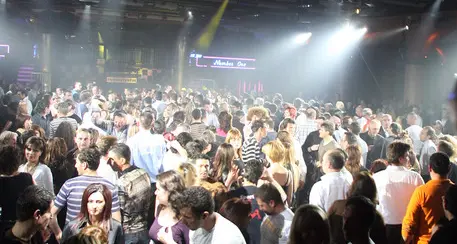 Festini a base di droga Chiuso locale da ballo