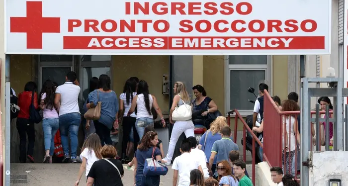 Assenteismo in ospedale Napoli, 55 agli arresti