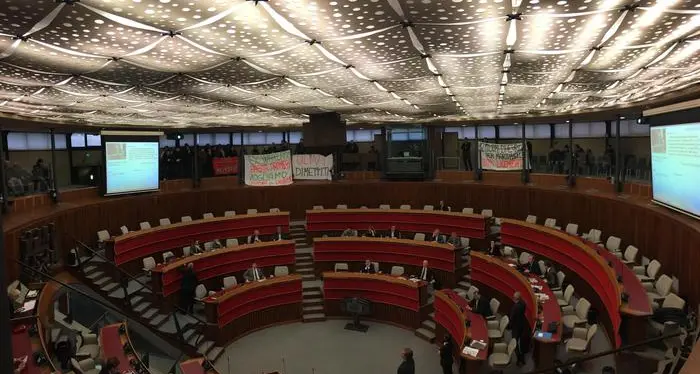 Regione, una nuova ondata di vitalizi Anticipo e assegno per altri 24 politici