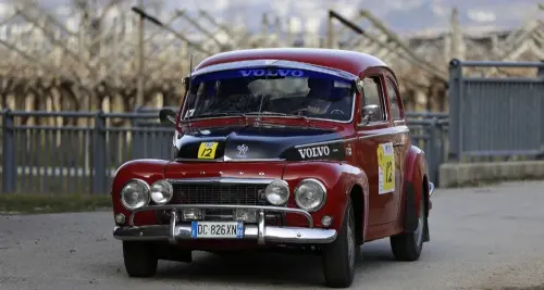 Domani ben 99 vetture d'epoca sulle strade del Basso Trentino