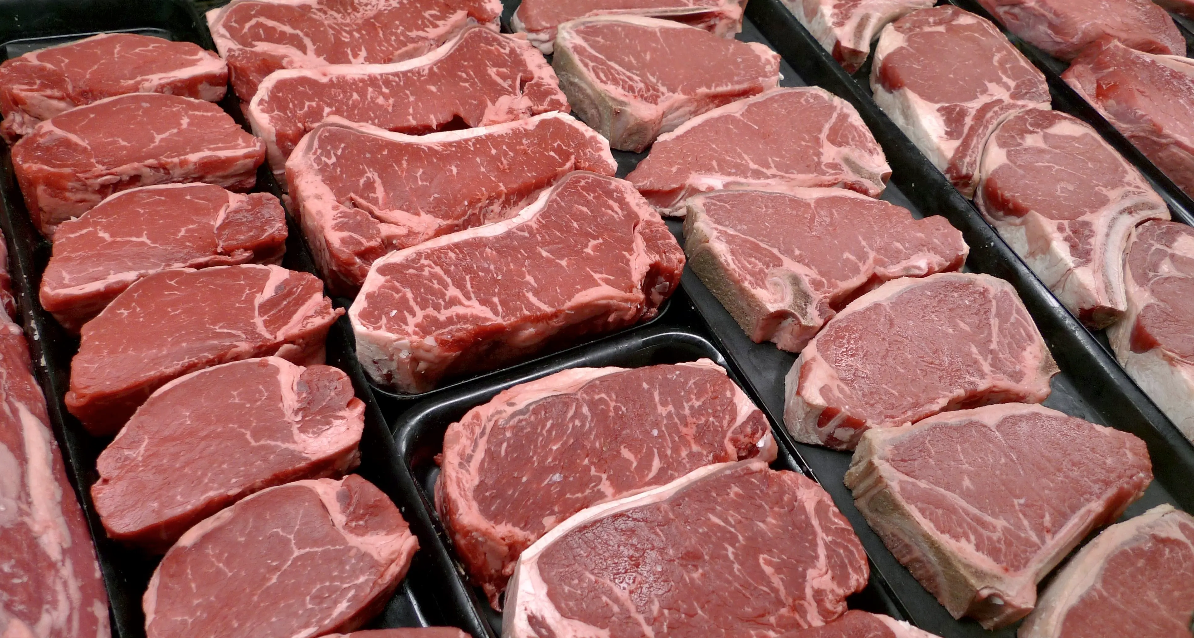 Querele dopo il cenone: la carne era dura