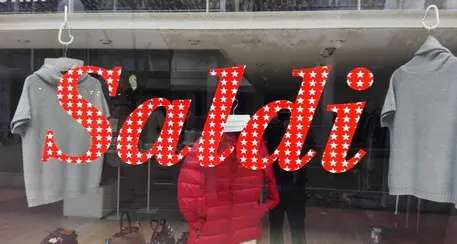 Saldi, è partita la caccia all'affare Sconti, negozi affollati in città