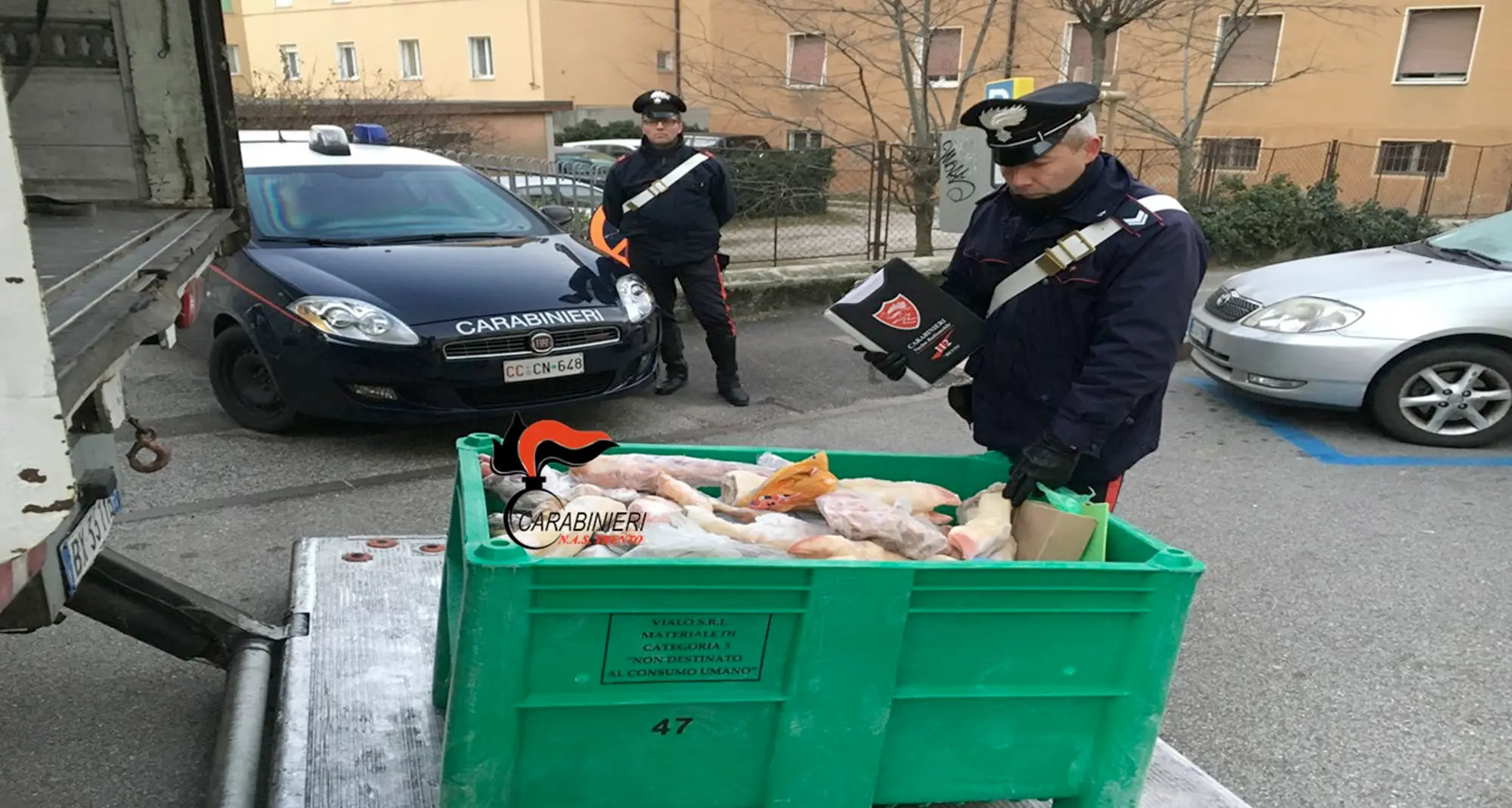Carne e pesci avariati: sequestro al supermercato Blitz dei Nas, denuncia alla Procura della Repubblica