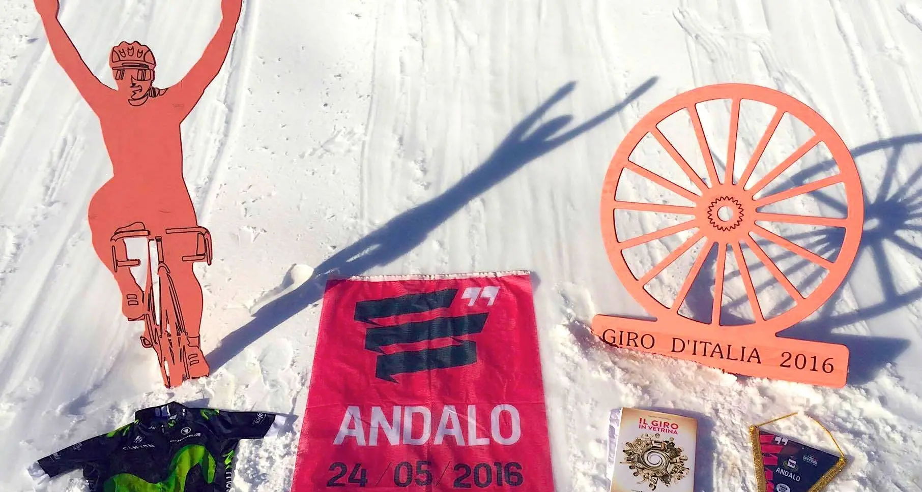 Andalo fa il mercatino con oggetti del Giro e raccoglie 1300 euro per i terremotati