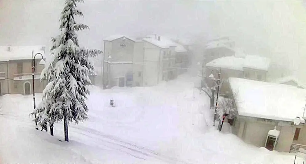 Spazzaneve dal Trentino per aiutare l'Abruzzo