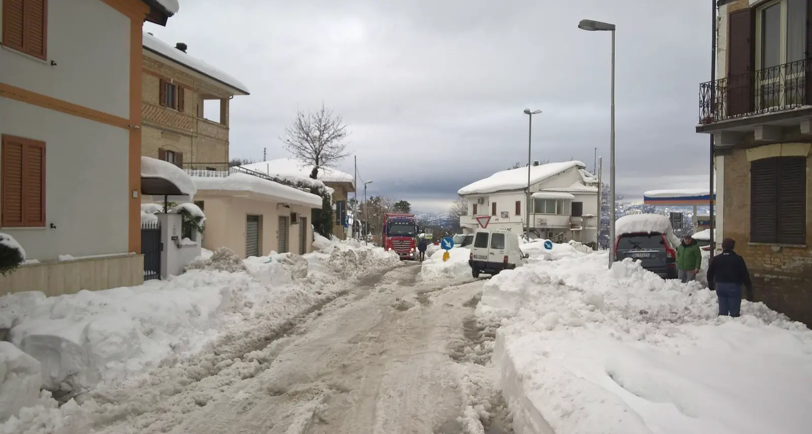 Abruzzo, neve e terremoto Soccorsi in frazioni isolate