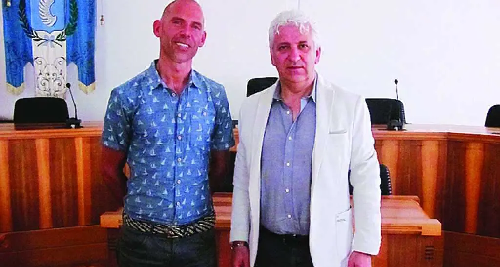 La cura di panchine, aiuole e parchi affidata ai cittadini