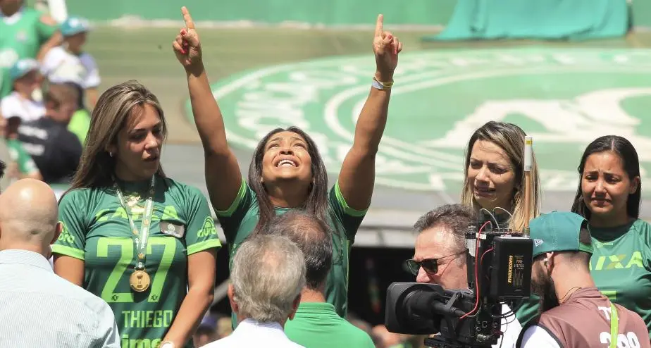 Tra grande emozione e lacrime la Chapecoense torna in campo