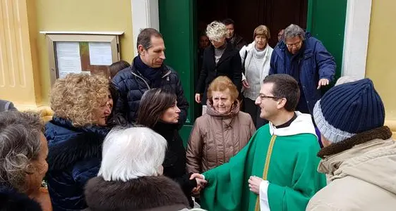 Don difende amore gay, vescovo lo frena