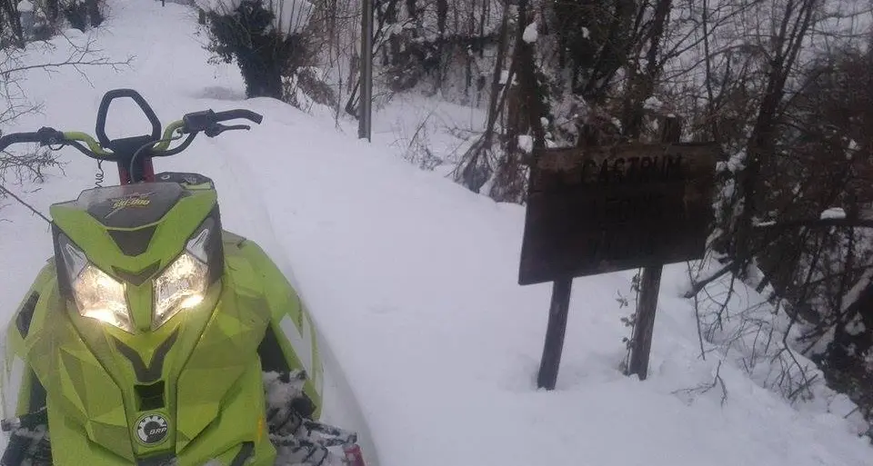 Abruzzo, in motoslitta per portare aiuti ai paesi isolati: il racconto di un trentino