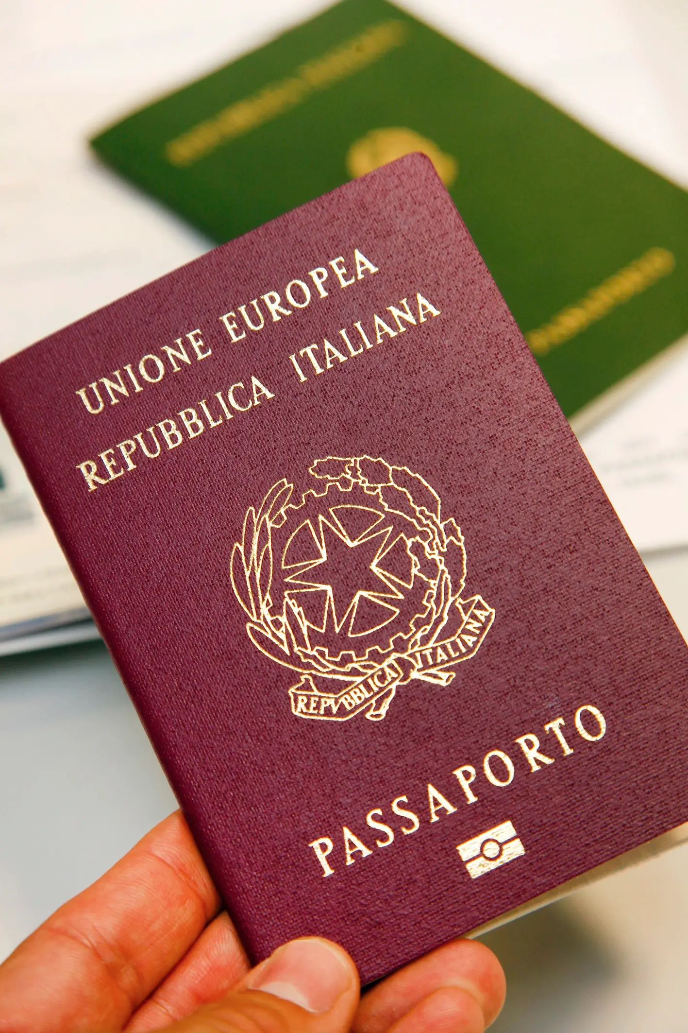 Doppio passaporto, l'Italia chiede chiarimenti al governo austriaco