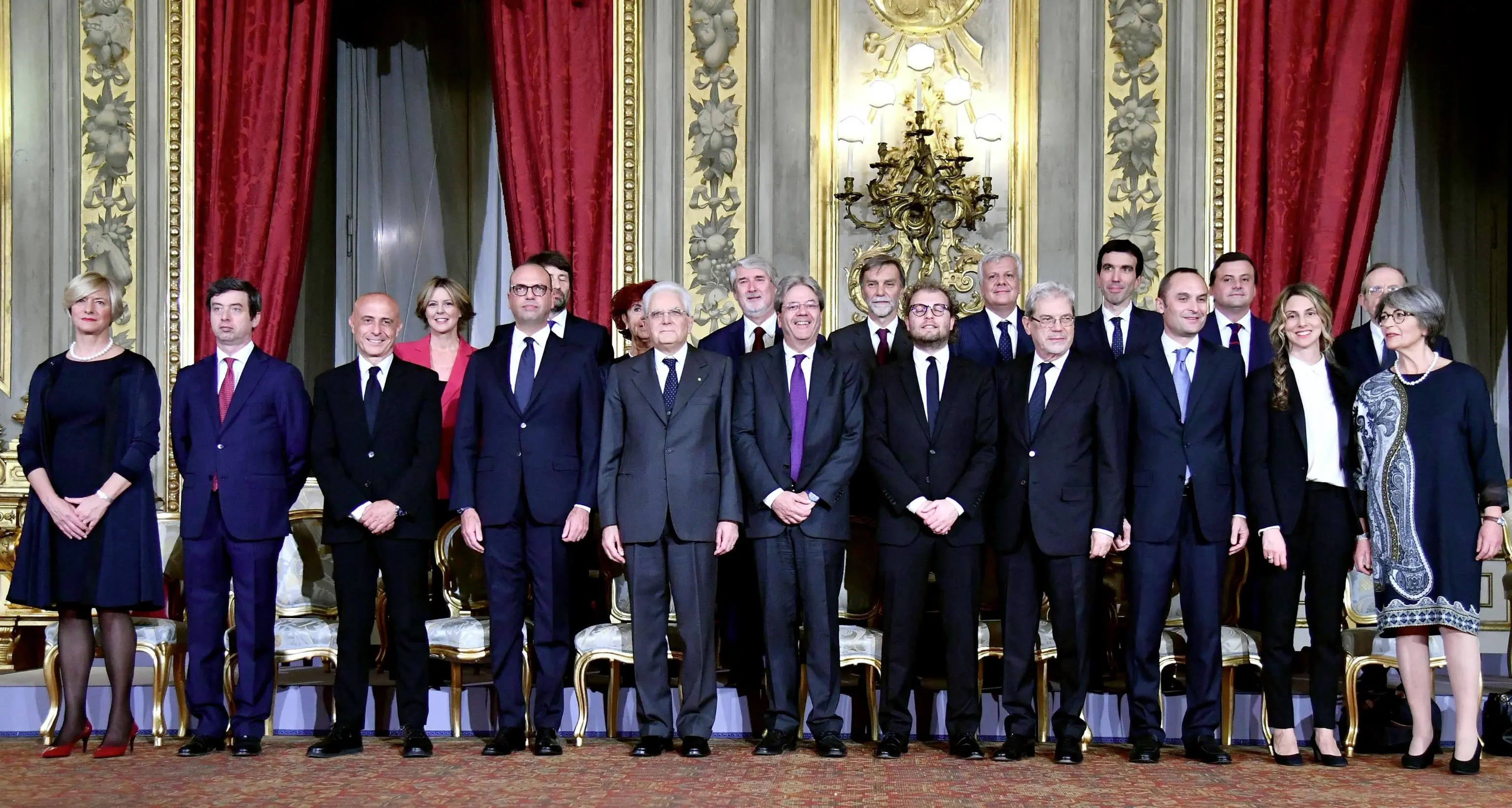 Governo Gentiloni con 12 (su 18) ministri di Renzi Soddisfazione da Svp e maggioranza trentina I Cinque stelle: «Hanno paura delle elezioni»