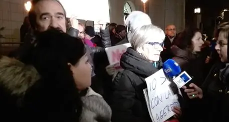 Tassista insulta la cliente Sit-in di protesta a Bolzano