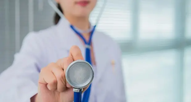 Cure «funzionano» di più se in corsia il medico è donna