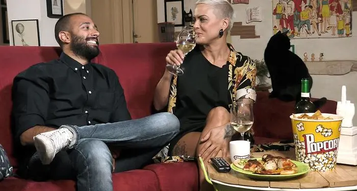 «Gogglebox», il format che guarda chi guarda la Tv