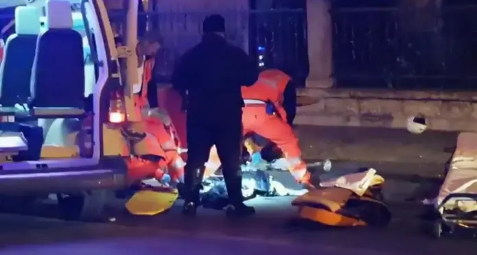 Donna ferita in scooter Caccia al pirata della strada