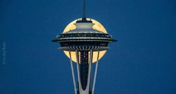 Lo spettacolo della SuperLuna tra città d'arte e Facebook