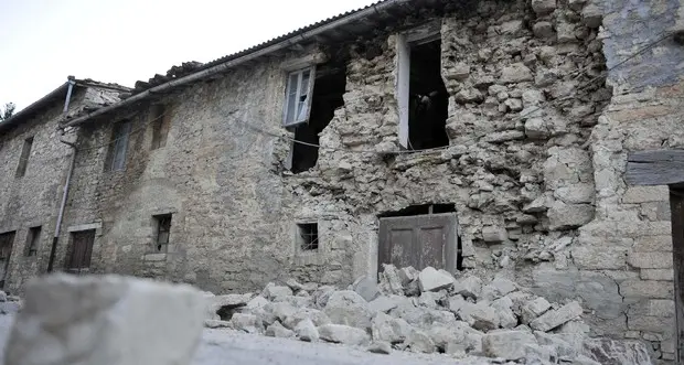 Terremoto, nuova scossa Magnitudo 4.8 nella notte