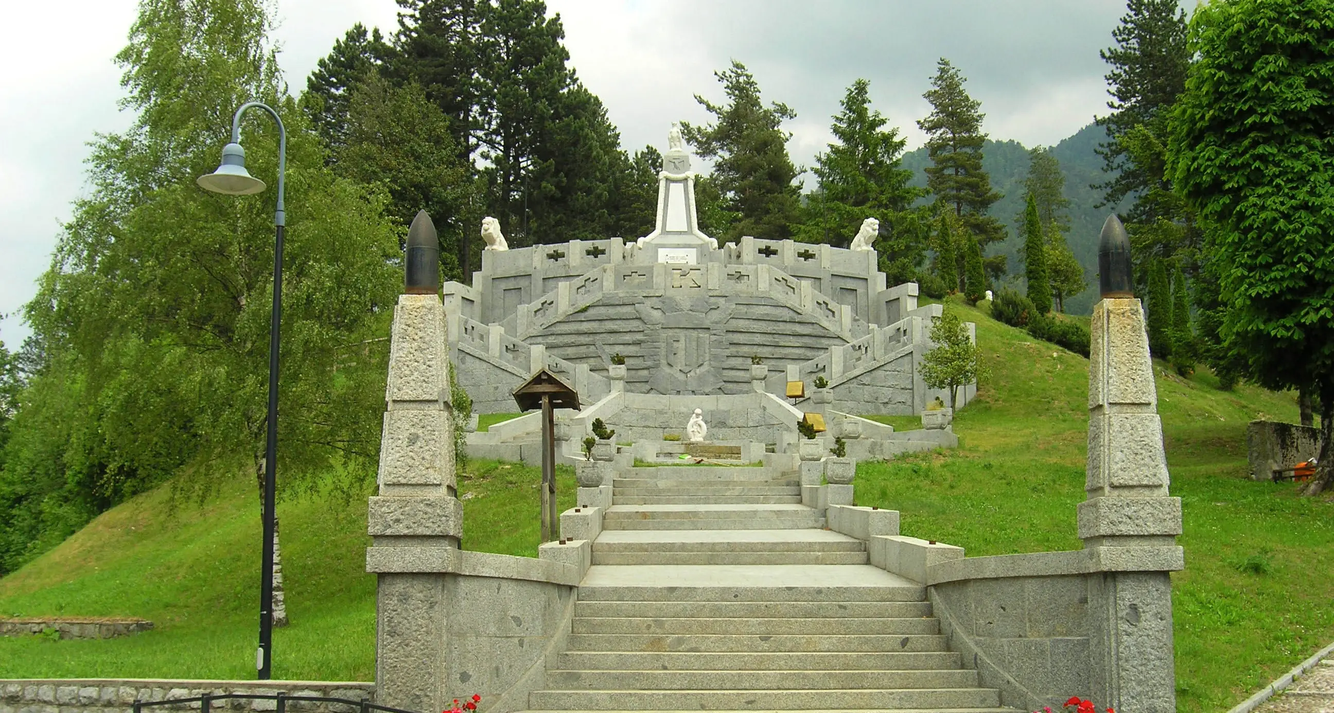 Bondo, Schützen via dalla chiesa