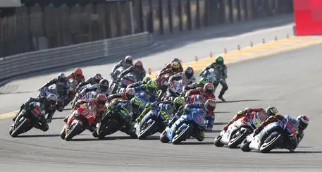 Lorenzo saluta la Yamaha vincendo a Valencia, quarto Valentino Rossi