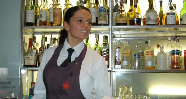 Bar, giovani 2 gestori su 3 e il 70% dei dipendenti