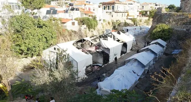 Attacco razzista contro campo profughi in Grecia
