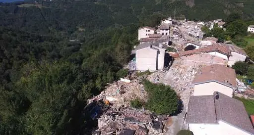 Macerie ad Amatrice, due mesi dopo. Il 7 novembre sarà pronto il liceo «trentino»