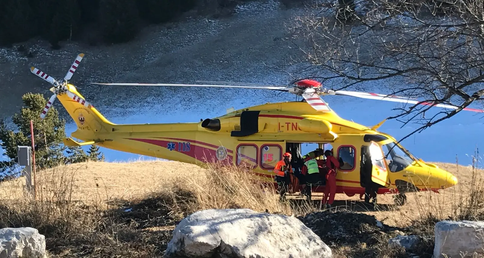 Raffica di cadute con gli sci Decine di chiamate al 118
