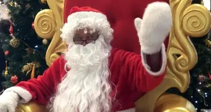 «Babbo Natale non esiste» Bufera sul direttore d'orchestra