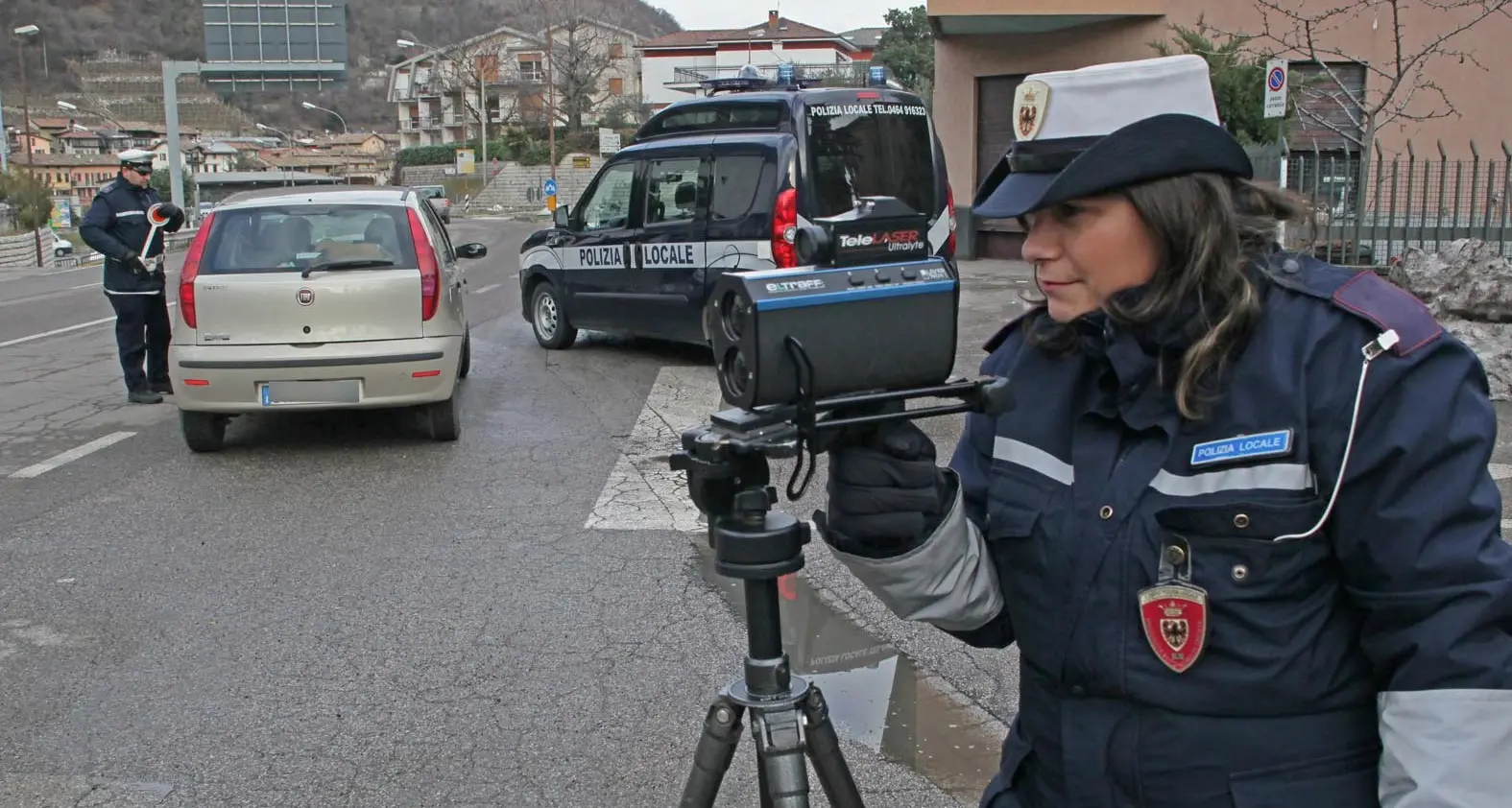 Sfreccia a oltre 160 in galleria a Mori Multa di 828 euro e addio patente