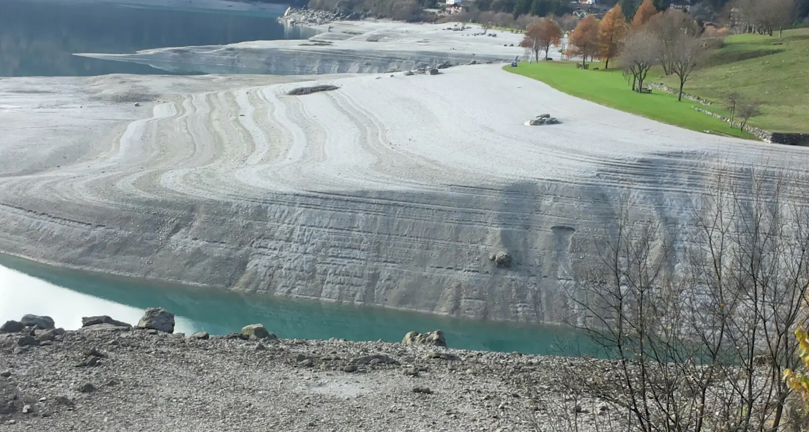 Molveno, tolto il «tappo» Così il lago si svuota