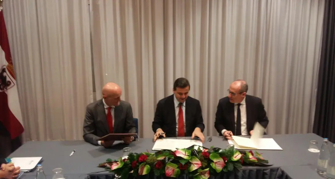 Investimenti dall'estero in Trentino Calenda e Rossi firmano il protocollo