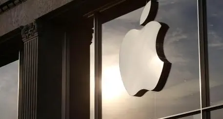 Prossimo iPhone in vetro e acciaio