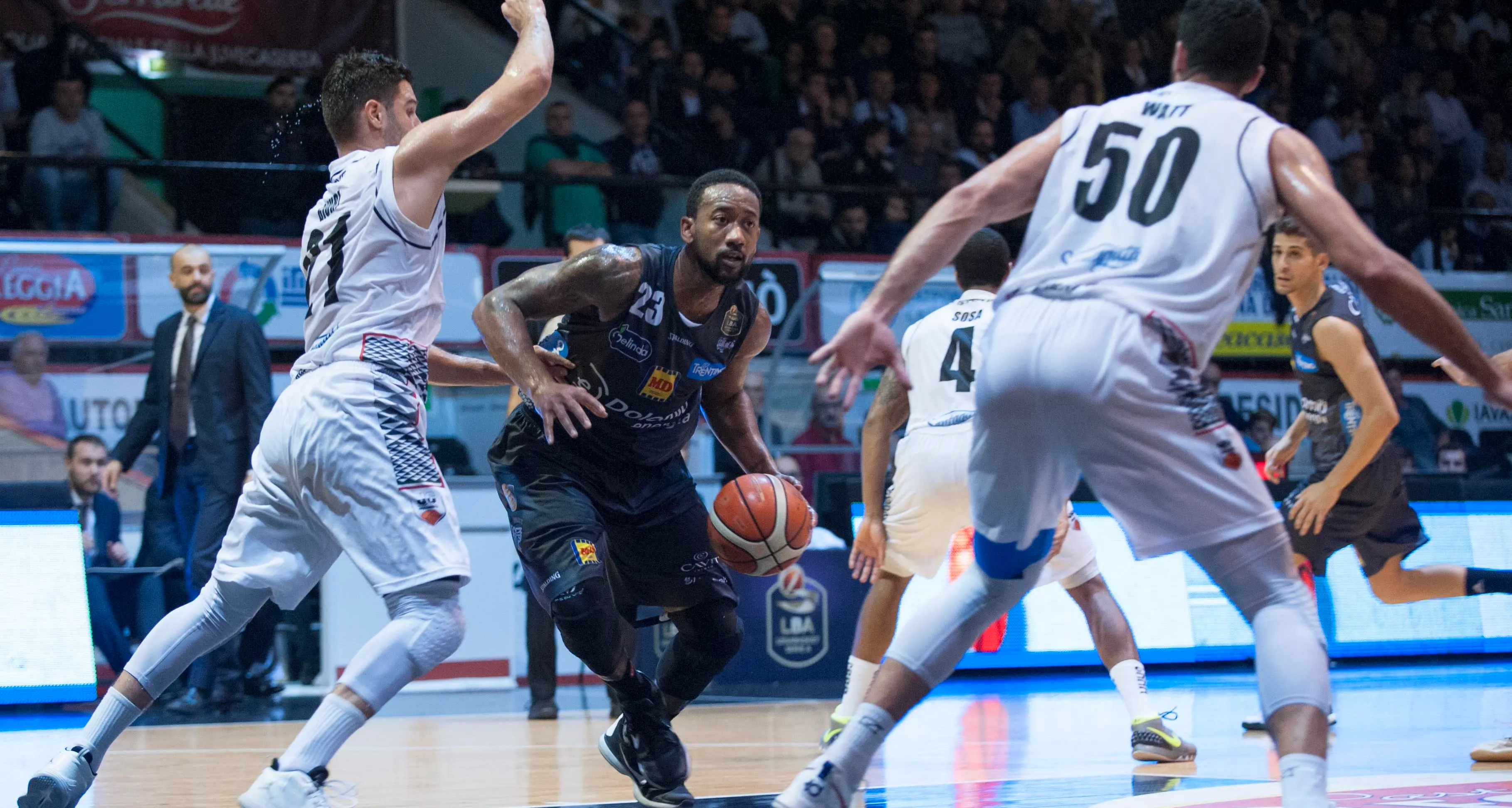 L'Aquila nella tana dei lupi, martedì il derby Cantù-Milano