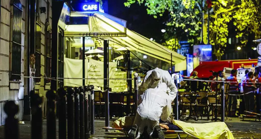 Parigi, un anno fa gli attentati Oggi Sting riapre il Bataclan