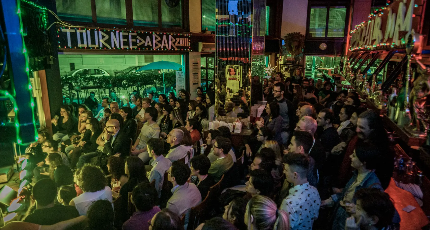 Il bar si trasforma in teatro: nuove frontiere della cultura