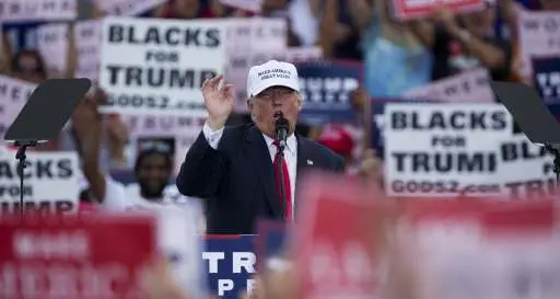 Molestie, 3 donne accusano Trump Nuova bufera, il candidato nega tutto