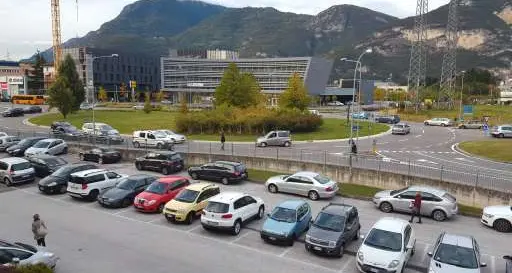 Contromano a Trento Nord. Anziano viaggia in senso vietato