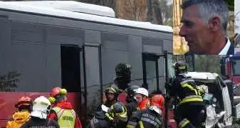 Mosana, scontro tra pullman e furgone Ci sarebbero diversi feriti