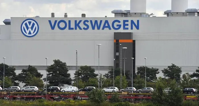 Volkswagen annuncia: via 30 mila posti di lavoro