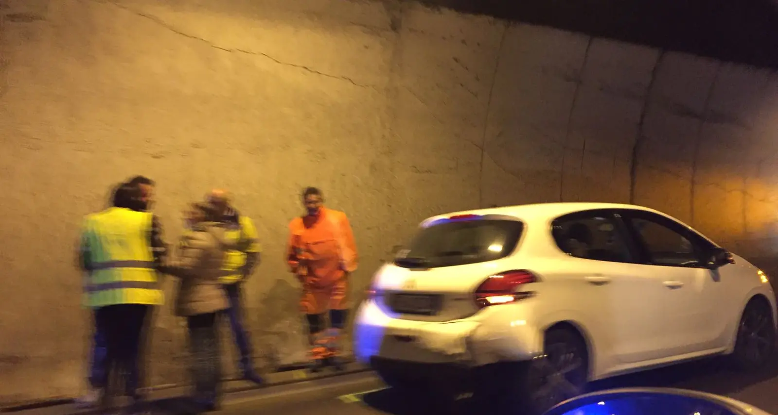 Tamponamento in galleria Traffico rallentato sulla Ss 47
