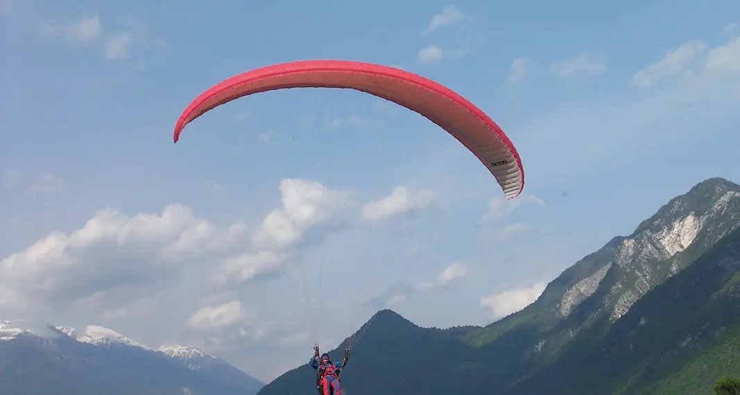Perde il controllo del parapendio Un ferito nella valle del Stubai