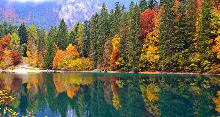 Turismo, dai laghi ai castelli Le Figaro scopre la valle