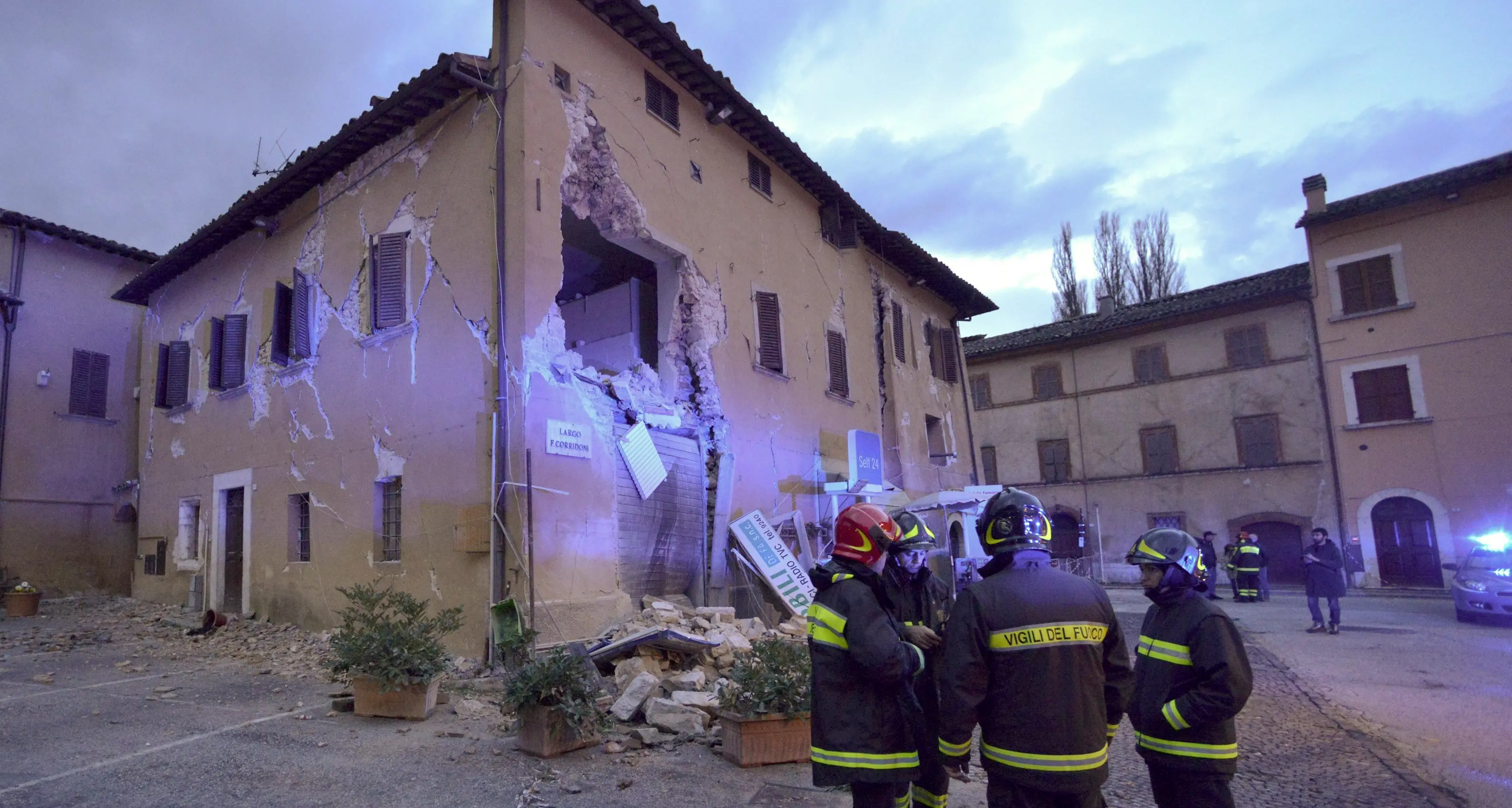 Terremoto, avvertita un'altra scossa Si lavora per sistemare gli sfollati