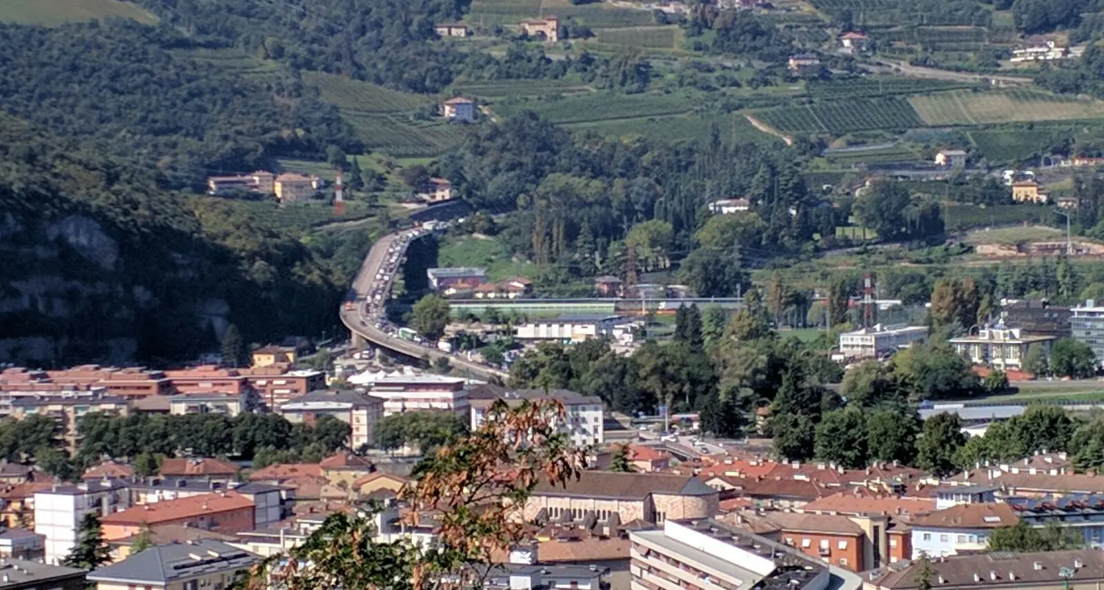 Incidente, traffico paralizzato sul viadotto verso il Bus de Vela