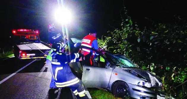 Sbanda e cappotta nel fossato Ferita una Donna di Dro