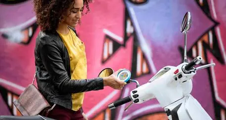 TomTom, il primo navigatore per scooter