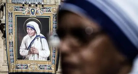 Madre Teresa proclamata santa da Papa Francesco