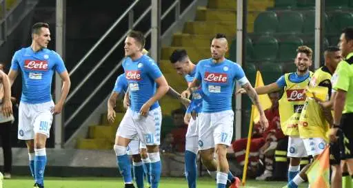 Il Napoli risponde alla Juve 3-0 dei partenopei a Palermo