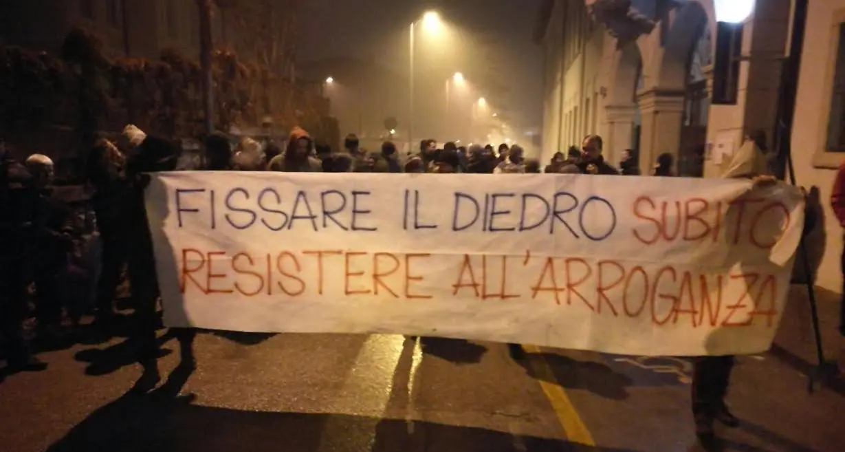 Mori, ancora proteste contro il vallotomo i manifestanti occupano il municipio